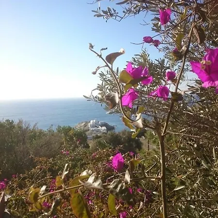 Stunning House - Sleeps 11 Terrace & Sea View בית נופש