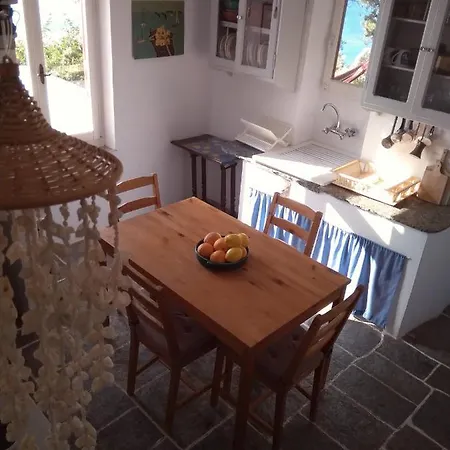Stunning House - Sleeps 11 Terrace & Sea View *