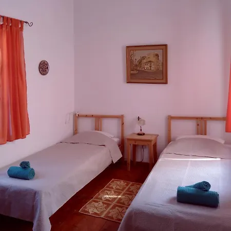 Stunning House - Sleeps 11 Terrace & Sea View בית נופש