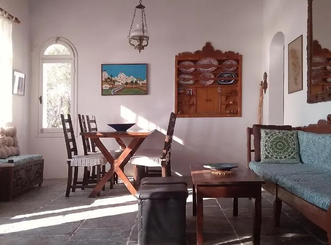 Stunning House - Sleeps 11 Terrace & Sea View